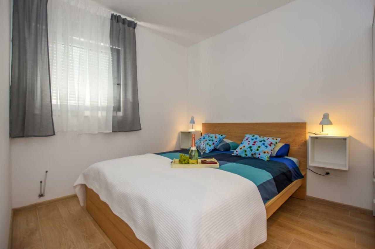 Apartments Milena 8 Мандре Экстерьер фото